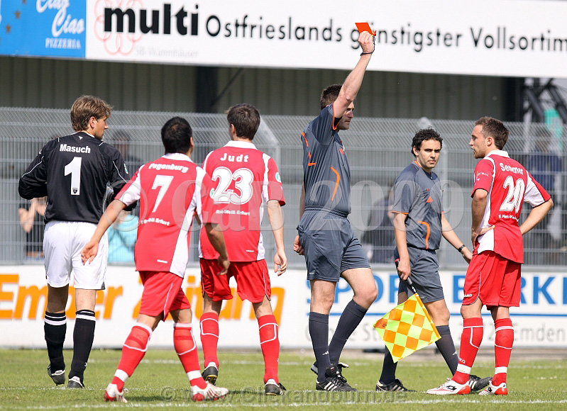 [Bild: 25.04.2009 BSV Kickers Emden - FC Rot-We...1-0_67.JPG]